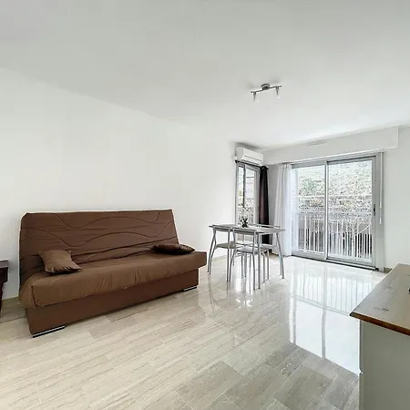 Centreville Juan-2 Couchages-terrasse * Golfe-Juan